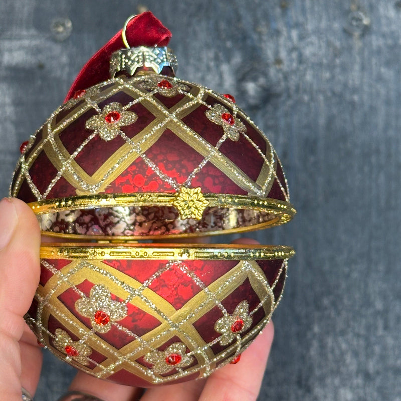 Red & Gold Floral Trellis Bauble